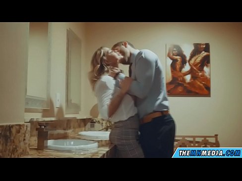 ❤️ Când o blondă cu sânii mari te seduce într-o toaletă publică ️  at porn ro.sexuria-net.ru ❤